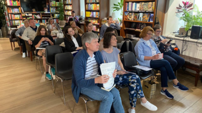 Главное в августе: серия лекций в Омске, онлайн-встреча для тайного литературного клуба, выступление на радио «Маяк»